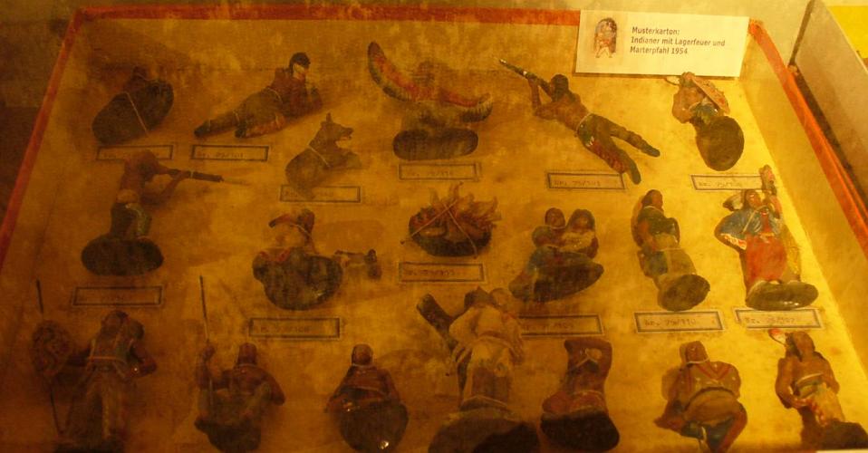 Fig-2Indianer-Musterkarton_913_b.JPG