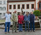006_Gruppenbild_vor_Brunnen