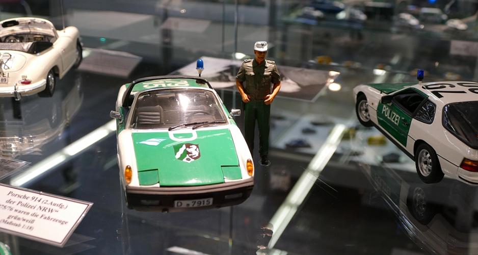 auto_326_Polizei_Autos_b.JPG