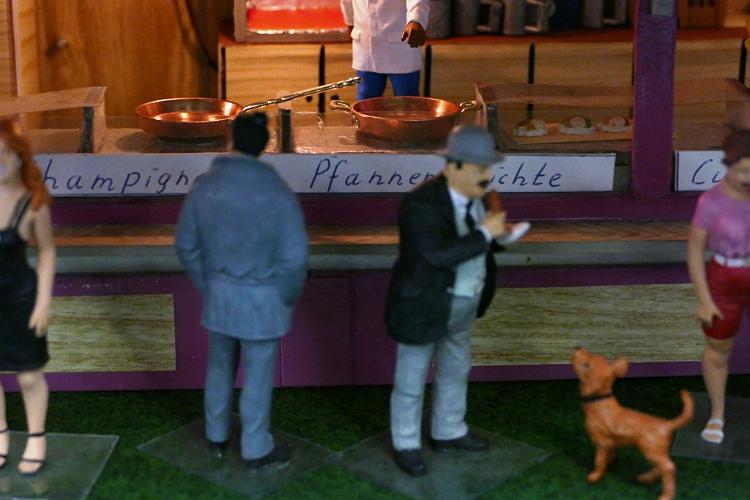 dio_332_Wurststand_b.JPG