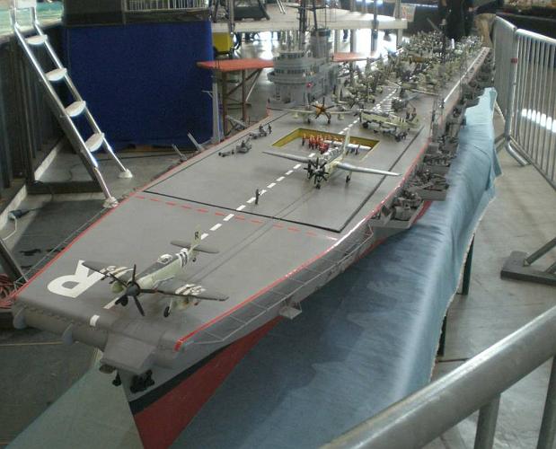Sch-Flugzeugtraeger_1746_w.JPG