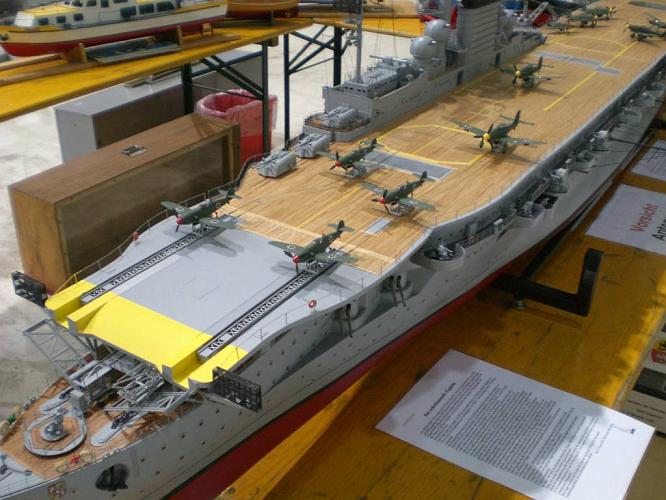 Sch-Flugzeugtraeger_1696_w.JPG