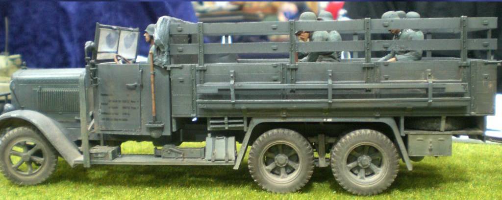 Mil-Fahrzeug-LKW_288_w.JPG