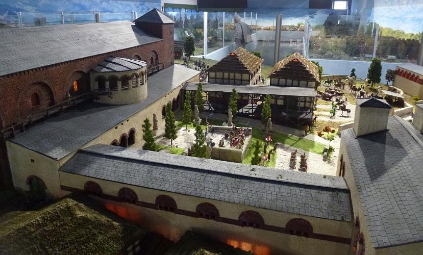 Pfalz_zu_Aachen_8952.jpg - CREATOR: gd-jpeg v1.0 (using IJG JPEG v62), quality = 90